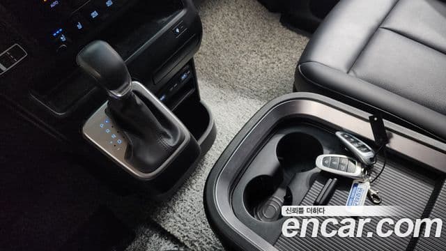 Hyundai Staria 2023 — ფოტო 9/20