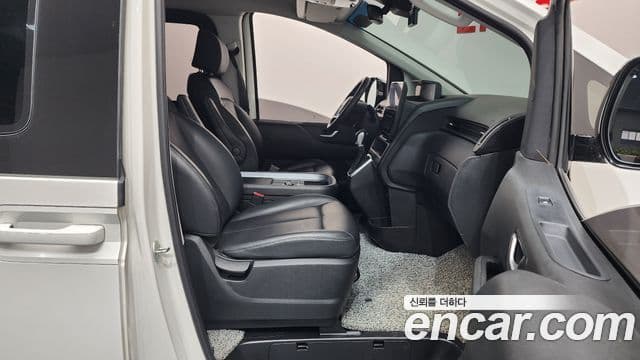 Hyundai Staria 2023 — ფოტო 11/20