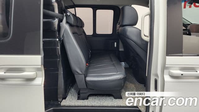 Hyundai Staria 2023 — ფოტო 12/20