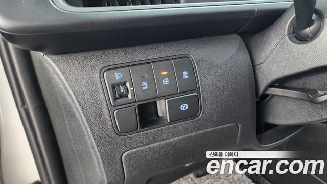 Hyundai Staria 2023 — ფოტო 14/20