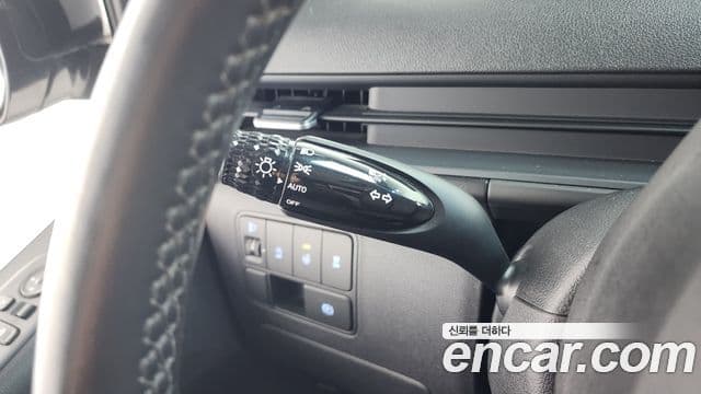 Hyundai Staria 2023 — ფოტო 18/20