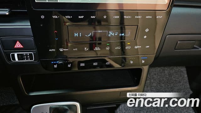 Hyundai Staria 2024 — ფოტო 18/20