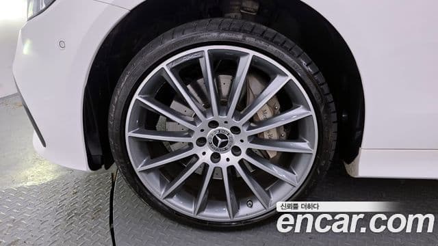 Mercedes-Benz E-Class 2022 — ფოტო 5/20