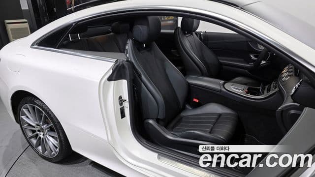 Mercedes-Benz E-Class 2022 — ფოტო 11/20