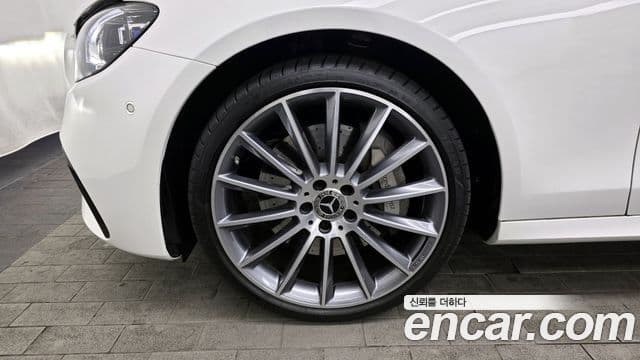 Mercedes-Benz E-Class 2021 — ფოტო 5/20
