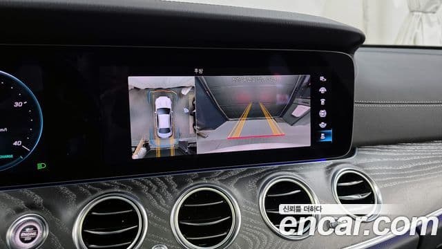 Mercedes-Benz E-Class 2021 — ფოტო 15/20