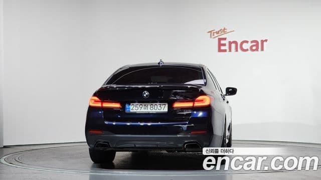 BMW 5 Series 2021 — Photo 12/20