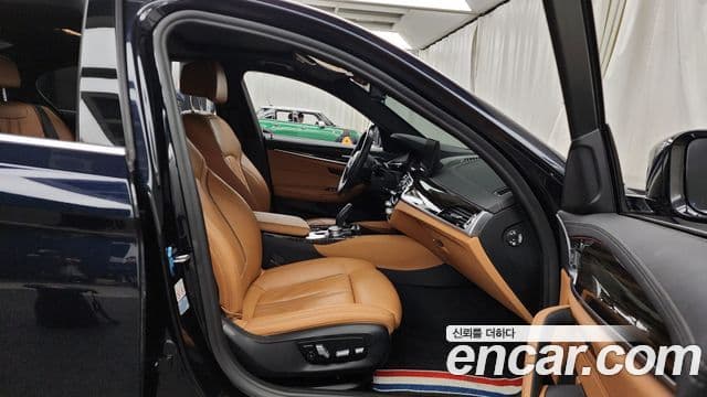 BMW 5 Series 2021 — Photo 11/20