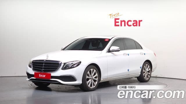 Mercedes-Benz E-Class 2018 — Photo 5/20