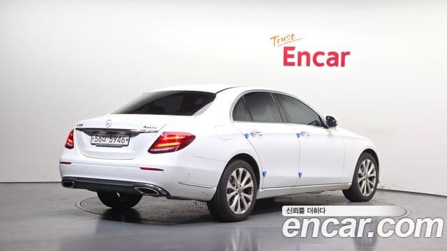 Mercedes-Benz E-Class 2018 — Photo 16/20