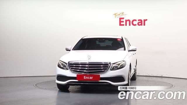 Mercedes-Benz E-Class 2018 — Photo 10/20