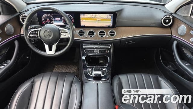 Mercedes-Benz E-Class 2018 — Photo 1/20