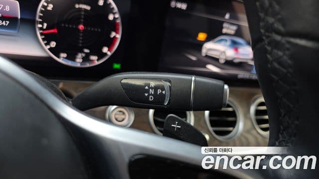 Mercedes-Benz E-Class 2018 — Photo 17/20