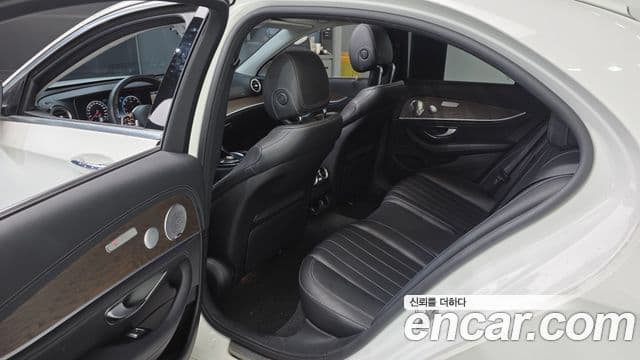 Mercedes-Benz E-Class 2018 — Photo 14/20