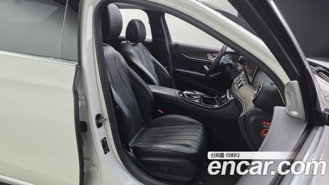 Mercedes-Benz E-Class 2018 — Photo 8/20