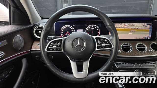 Mercedes-Benz E-Class 2018 — Photo 13/20