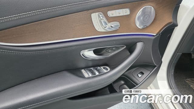 Mercedes-Benz E-Class 2018 — Photo 18/20