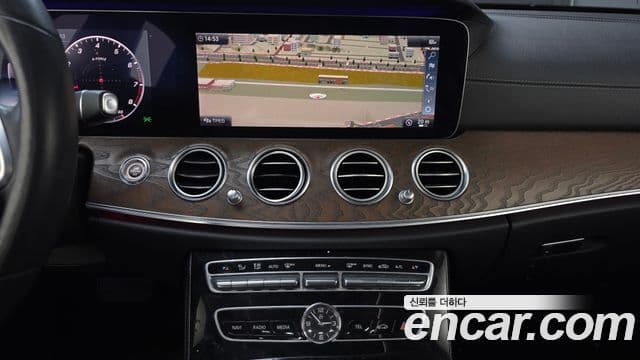 Mercedes-Benz E-Class 2018 — Photo 2/20