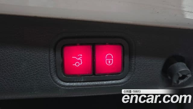 Mercedes-Benz E-Class 2018 — Photo 9/20