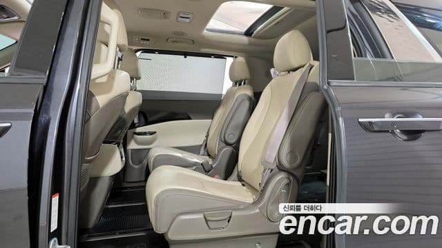 Kia Carnival 2023 — Фото 12/20