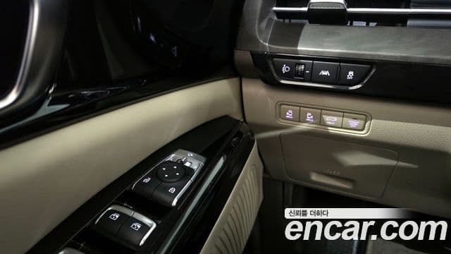 Kia Carnival 2023 — Фото 17/20