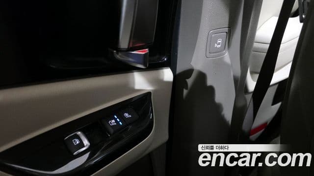 Kia Carnival 2023 — Фото 18/20