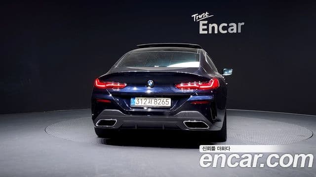BMW 8 Series 2021 — Şəkil 9/20