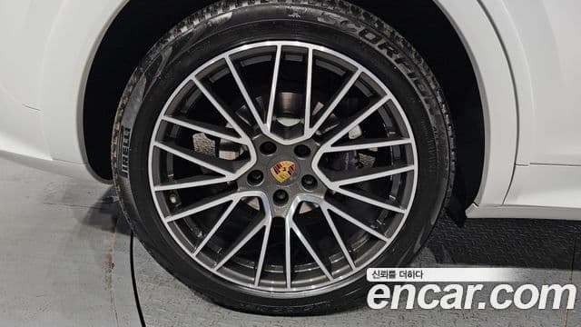 Porsche Cayenne 2021 — Photo 17/20