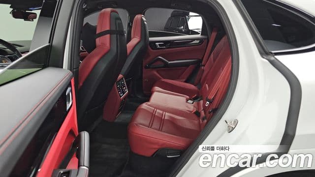 Porsche Cayenne 2021 — ფოტო 12/20