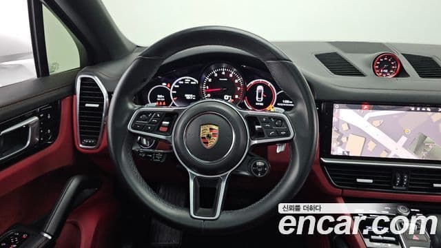 Porsche Cayenne 2021 — ფოტო 13/20