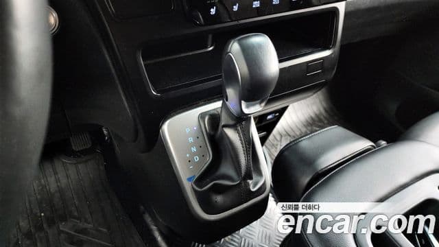 Hyundai Staria 2023 — Şəkil 9/20