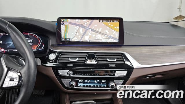 BMW 5 Series 2021 — Şəkil 14/20