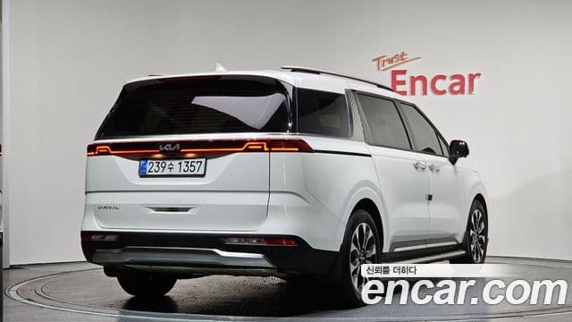 Kia Carnival 2022 — ფოტო 2/20