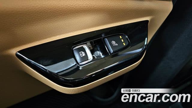 Kia Carnival 2022 — ფოტო 19/20