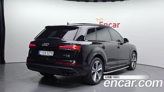 Audi Q7 2022 — ფოტო 6/20