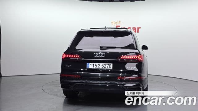 Audi Q7 2022 — ფოტო 13/20