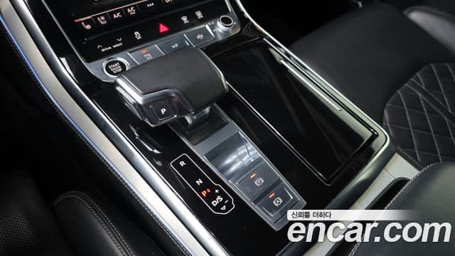 Audi Q7 2022 — ფოტო 19/20