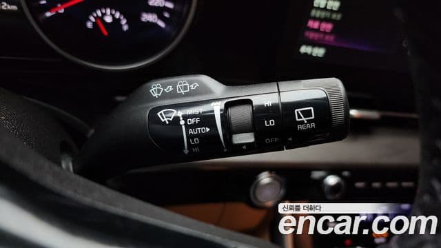 Kia Carnival 2023 — Фото 17/20