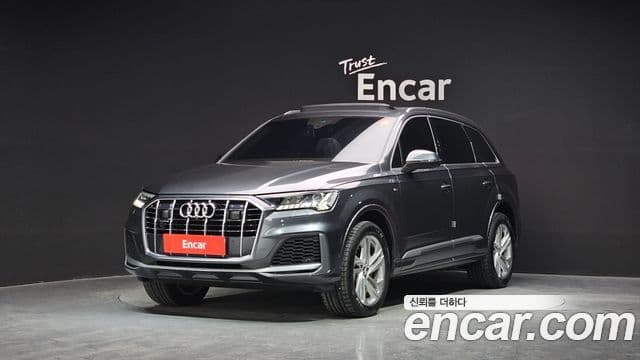 Audi Q7 2021 — ფოტო 1/20