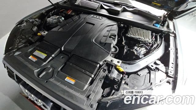 Audi Q7 2021 — ფოტო 6/20