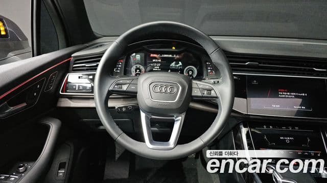 Audi Q7 2021 — ფოტო 13/20