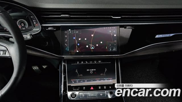 Audi Q7 2021 — ფოტო 14/20