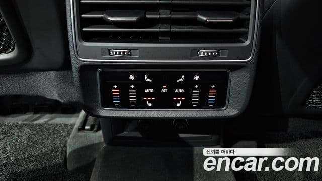 Audi Q7 2021 — ფოტო 19/20