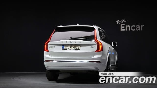Volvo XC90 2022 — ფოტო 4/20