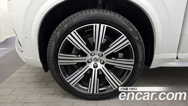 Volvo XC90 2022 — ფოტო 5/20