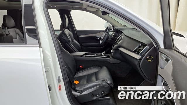 Volvo XC90 2022 — ფოტო 11/20
