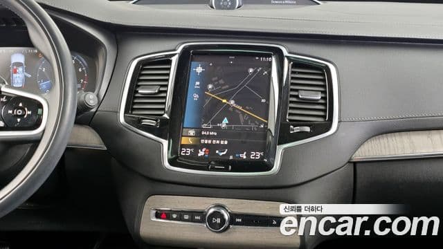 Volvo XC90 2022 — ფოტო 14/20