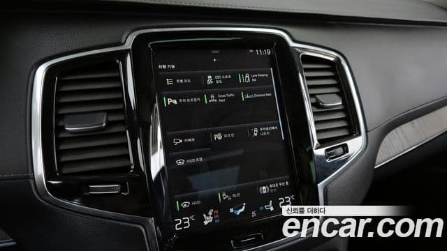 Volvo XC90 2022 — ფოტო 16/20