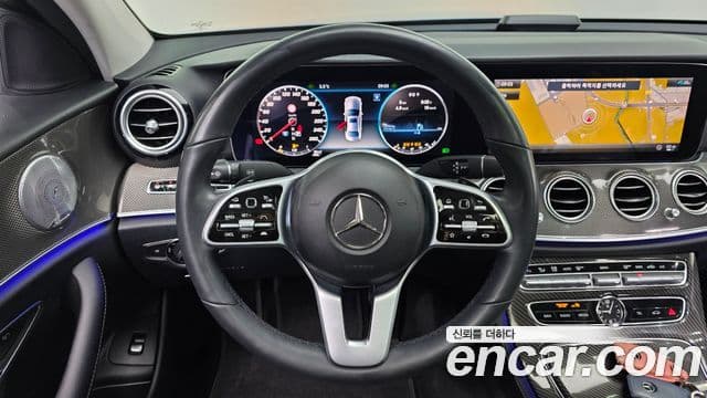 Mercedes-Benz E-Class 2020 — Photo 15/20