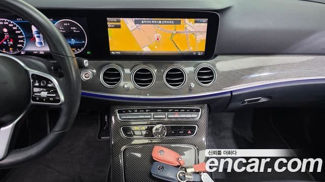 Mercedes-Benz E-Class 2020 — Photo 11/20